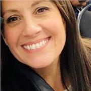 Profesora de inglés imparte clases para todas las edades